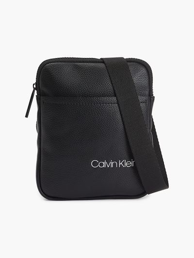 Calvin Klein Táskák & Kiegészítők HU601683 | Calvin Klein Small Flat Férfi Crossbody Táska Fekete